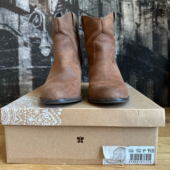 Altar’d State Brown Booties Size 8 - Picture 6 of 7